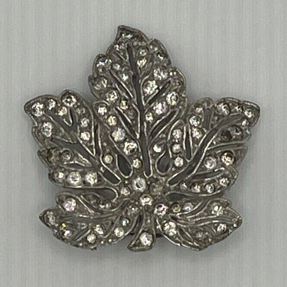 Vintage Scarf Clip Rhinestone Silver Tone Leaf Elegant Dress Grandmacore Trad